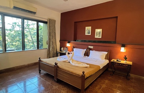 Niravade Hotel | Konkan Crown Resort & Club Sawantwadi