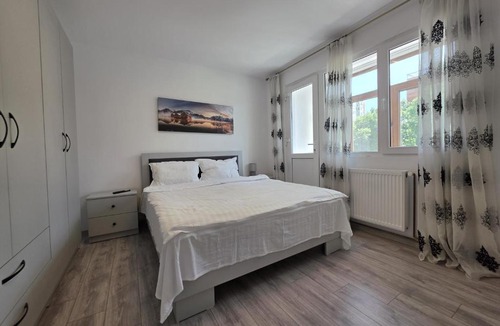 Iasi Apartment | Konstanzer Podu Ros 11 - Spacious Apt - Palas Mall - AC
