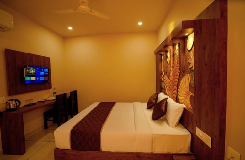 Alwaye Hotel | KOTTACKAL NATURE INN