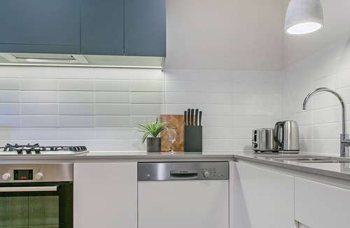 Wolli Creek Apartment | Kozyguru | Cozy Comfy APT Near Sydney Airport & CBD