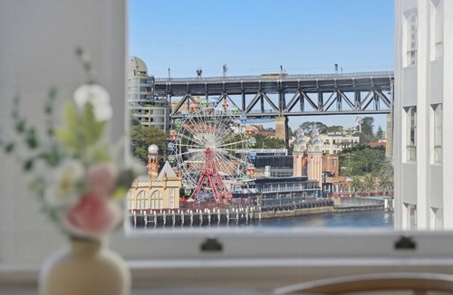 McMahons Point Apartment | KozyGuru | MacMahons Point | Harbour Breeze Escape