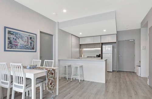 Penrith Apartment | KozyGuru | Penrith | 2 Bed 2 Bath Apt Free Parking