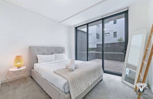 Waitara Apartment | KOZYGURU | Waitara | Kozy 2 Bed APT | Walk to Train Station | NWA008