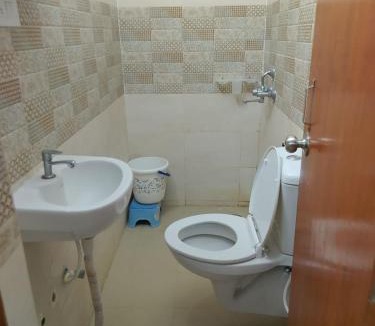 Medchal House | KPOTEL Waterfront Luxury Villa Rooms Phamacity Genome Valley