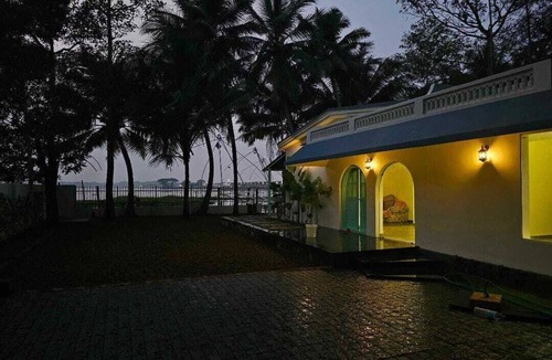 Andhakaranazhy House | Kumarakom Homes – Peaceful Lakeview Stay in Kumarakom