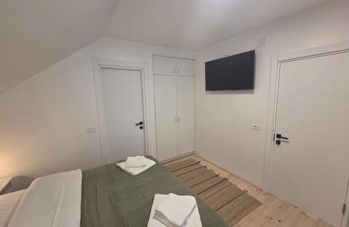 Cartisoara House | La casa morarului
