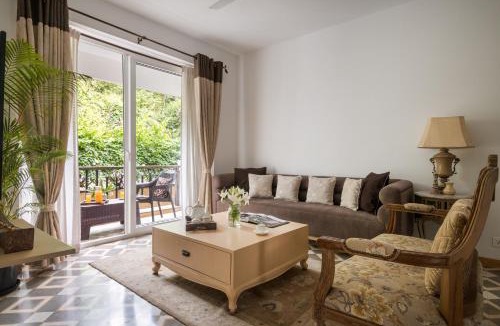 Reis Magos Apartment | La Mer by The Blue Kite - Pool, Kitchen, Pool Table, Wifi & Security, 10 mins to Candolim Beach & 5 mins to Casino