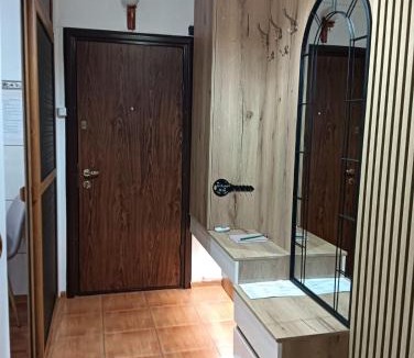 Craiova Apartment | La Montzi For4