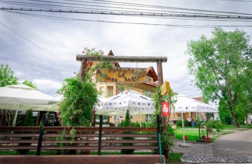 Novaci House | La Pădure Pensiune-Restaurant