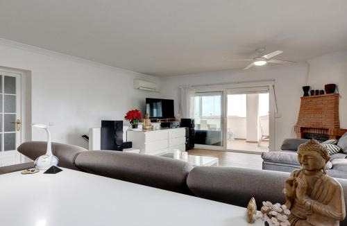 Saunta Vaddo Ski Chalet | La Portabe Oyster Villa by Hotel Baga Oyster