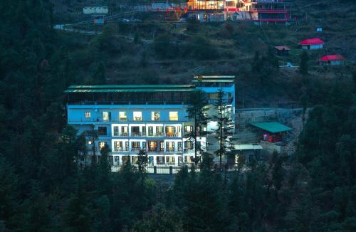 Kempty Range Hotel | LA Riqueza Dhanolti View - View of Valleys & Mountains - Private Parking - Near to Eco Park & Surkanda Devi Temple