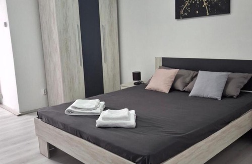Hunedoara Apartment | LaCriss