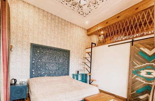 Bullawala Villa | LADYBIRD-BLUEDOOR-DEHRADUN · The Ladybird - A private luxury room at Bluedoor