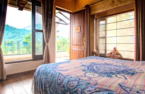 Bullawala Villa | LADYBIRD-BLUEDOOR-DEHRADUN · The Ladybird - A private luxury room at Bluedoor