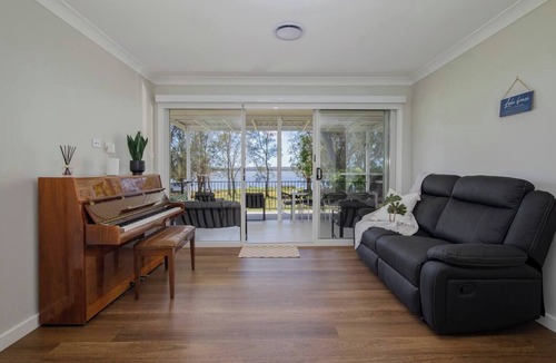 Charmhaven House | Lake House on Panorama Refined Waterfront Living