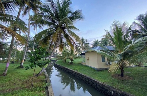 Andhakaranazhy Cottage | Lake Vechoor Villas