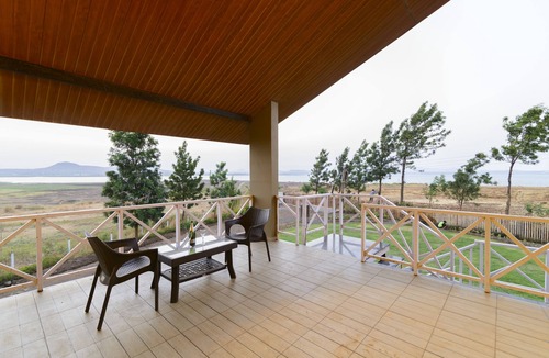 Nashik Villa | Lake View Holiday Villa 3 Bed RM nr Sula wine yard