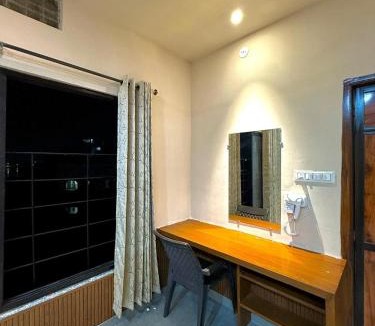 Lake Swaroop Sagar Bed & Breakfast | lake-view Retreat