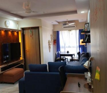 Bandra West Apartment | Lakefront Lounge-Luxe 1bhk condo with 2queen beds-2baths