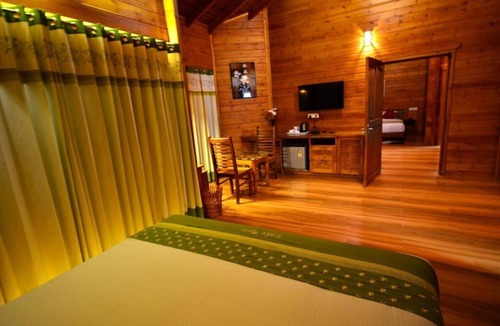 Vazhavatta House | LakeRose Wayanad Resort - Water Front Grandeur