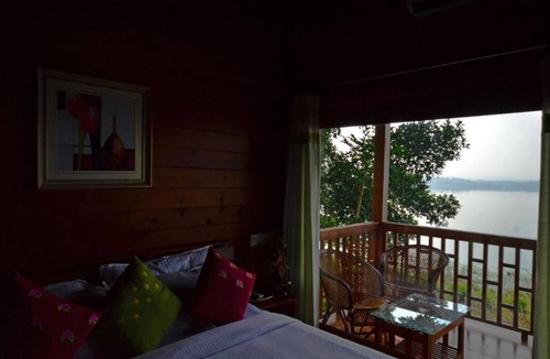 Vazhavatta House | LakeRose Wayanad Resort - Water Front Grandeur