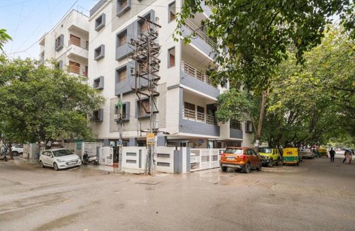 Koramangala Apartment | Lakeside Grand 302 with Wifi and lift, Non AC