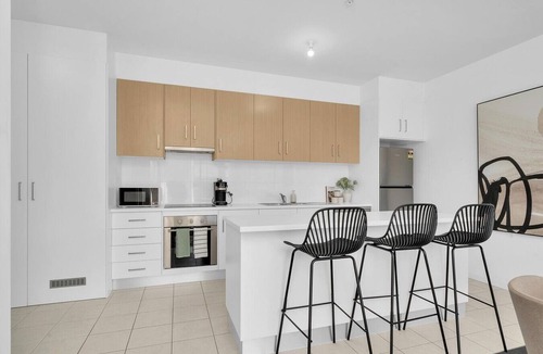 Lightsview Apartment | Lakeside Nook | By Host Solutions