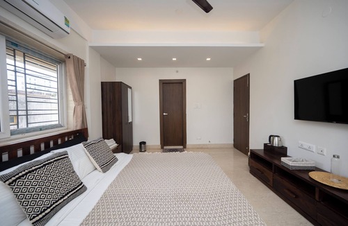 Kolkata Hotel | LAKESIDE SUITES