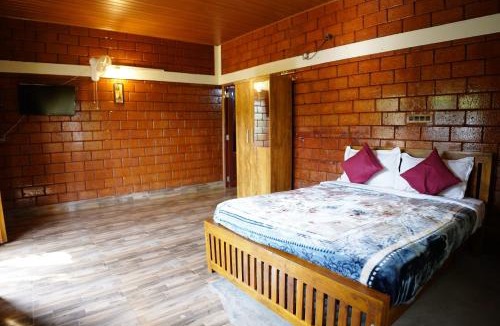 Ponnampet House | Lakeview Homestay Cottage AC room