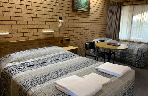 Yarrawonga Hotel | Lakeview Motel