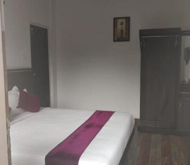 Munnar Bed & Breakfast | Landy Queen