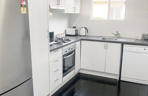 Freshwater House | Large 4 bdrm Freshwater House. WALK TO BEACH. Pet friendly. HUGE YARD