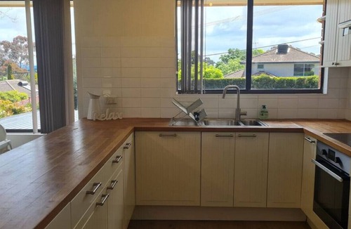 Hackett House | Large Happy 5 Bedroom Home @ Hackett!