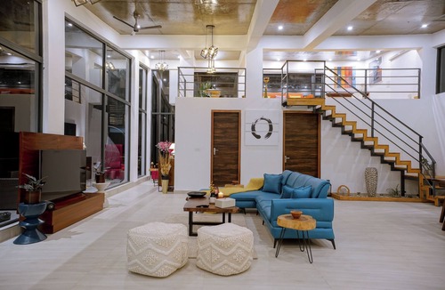 Tehri Villa | LaRiSa X Mountains & Martini Villa