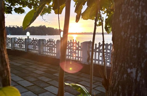 Thekkumbhagam Bed & Breakfast | Lavilla Lake Resort And Restaurant