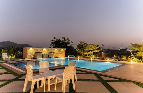 Udaipur Villa | Lavish 5BHK Villa with Grand Garden, Private Pool & Elite Amenities