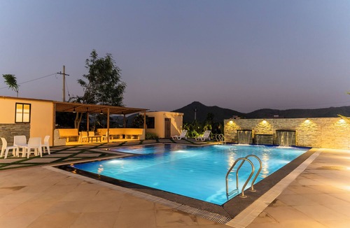 Udaipur Villa | Lavish 5BHK Villa with Grand Garden, Private Pool & Elite Amenities