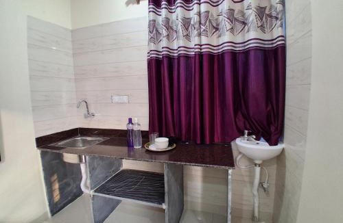 Sector II House | Laxmi Niwas, Salt Lake, Kolkata, 10mins from Sector 5