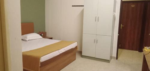 Anna Nagar Hotel | Laya Crest