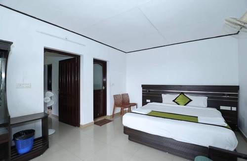 Chithirapuram Resort | Lazo Golden Valley Resort