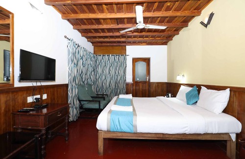 Chithirapuram Resort | Lazo Golden Valley Resort