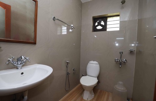 Chithirapuram Resort | Lazo Golden Valley Resort