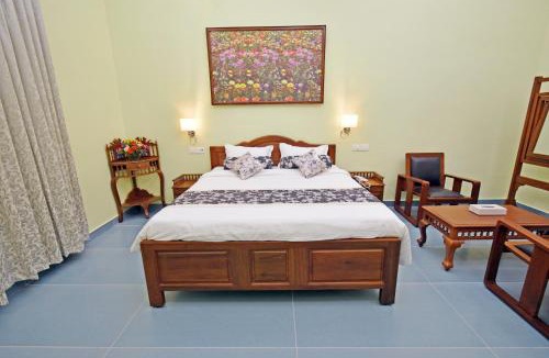 White Town Hotel | Le Colonial Suites