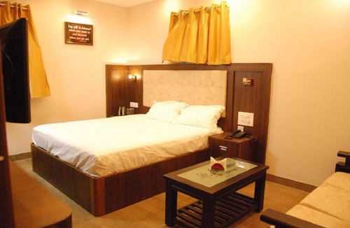 East Tambaram Hotel | Le Emerald Residency