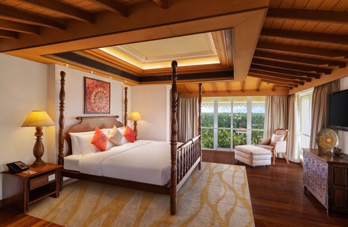 Maradu Hotel | Le Meridien Kochi