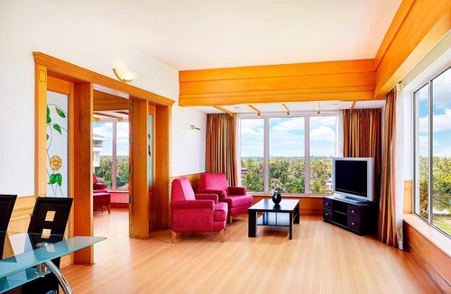 Maradu Hotel | Le Meridien Kochi