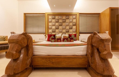 Pali Hill Hotel | Le Sutra Hotel, Khar, Mumbai