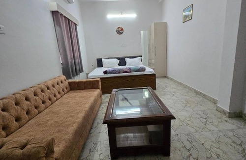 Jabalpur Apartment | Leela homestay - one Bedroom with kitchen