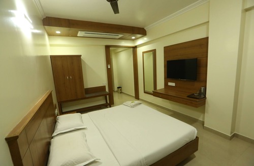 Gopalapuram Hotel | Legends Inn