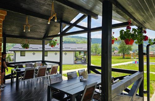 Ciocanesti House | Lemont